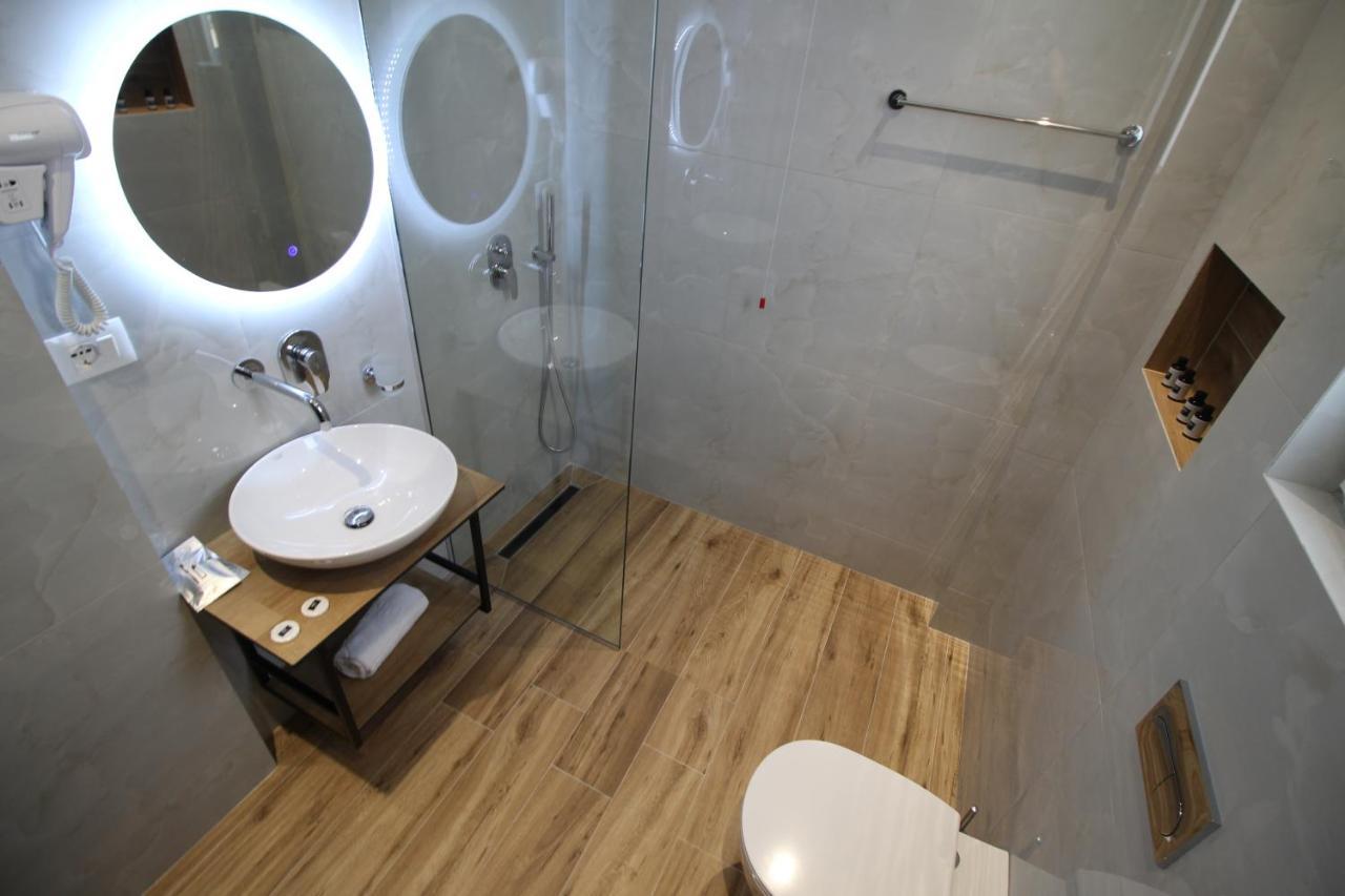 F&J Hotel Sarandë Eksteriør bilde
