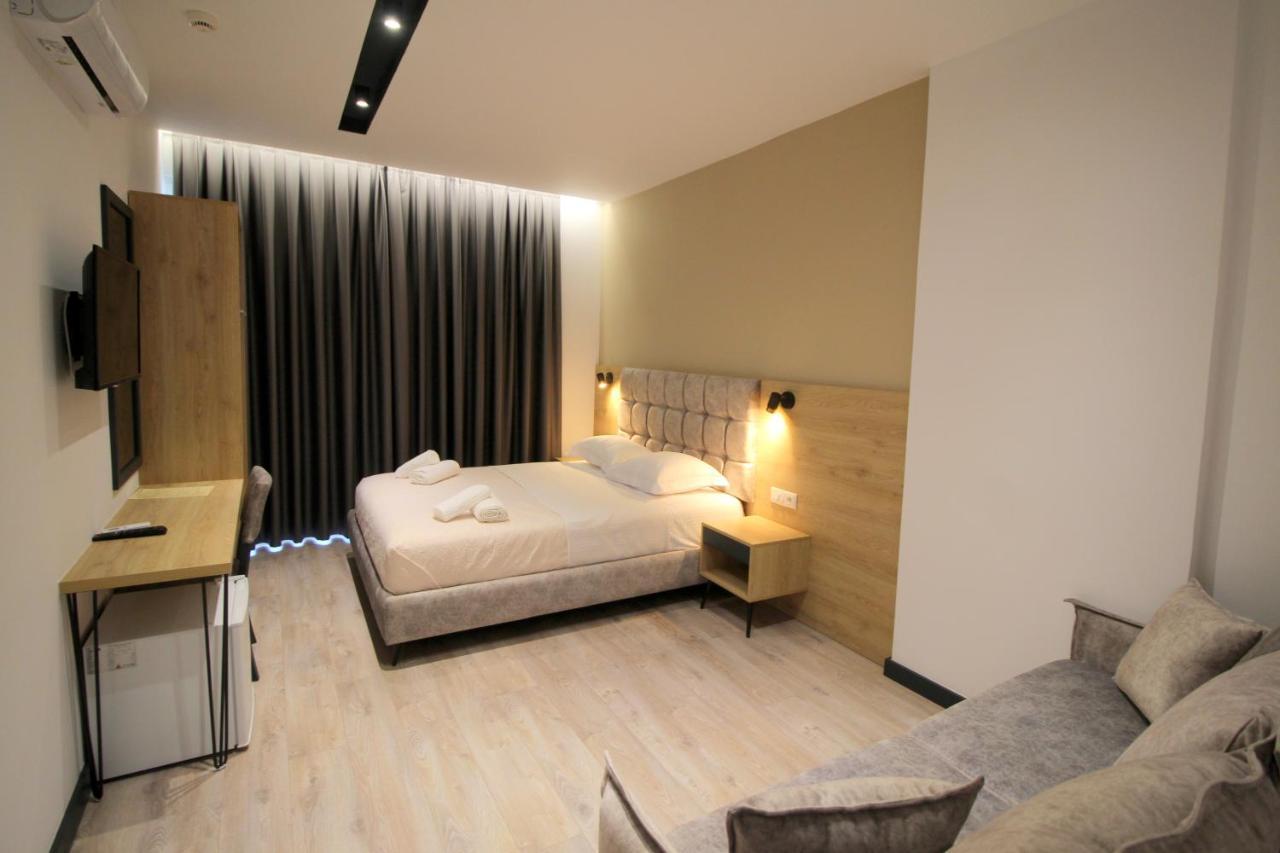 F&J Hotel Sarandë Eksteriør bilde