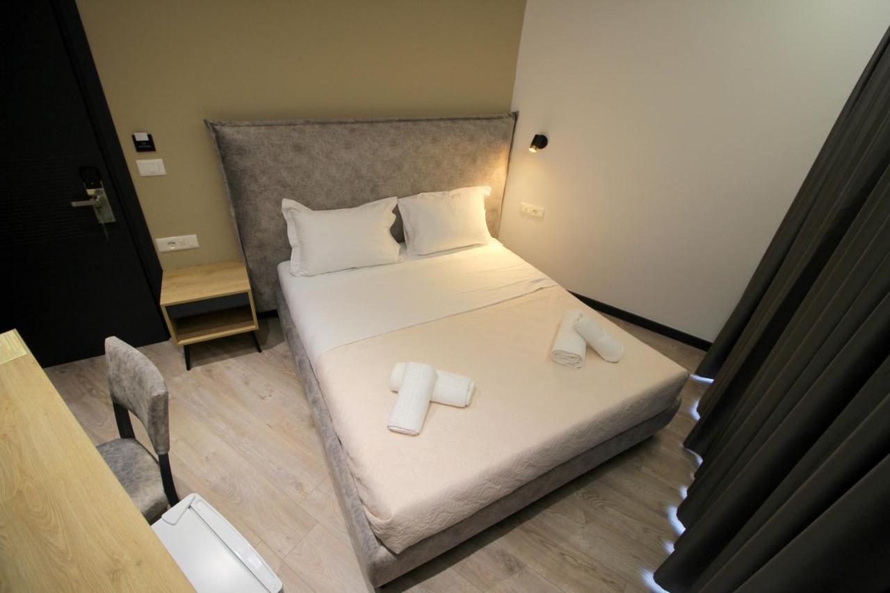 F&J Hotel Sarandë Eksteriør bilde