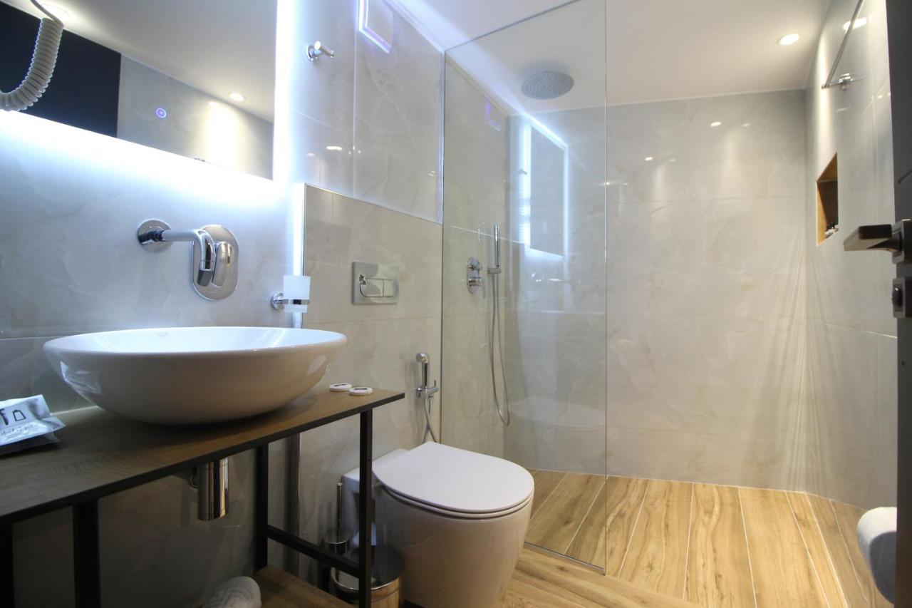 F&J Hotel Sarandë Eksteriør bilde