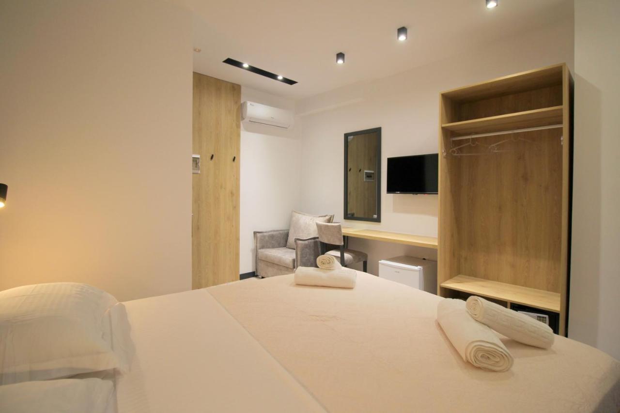 F&J Hotel Sarandë Eksteriør bilde