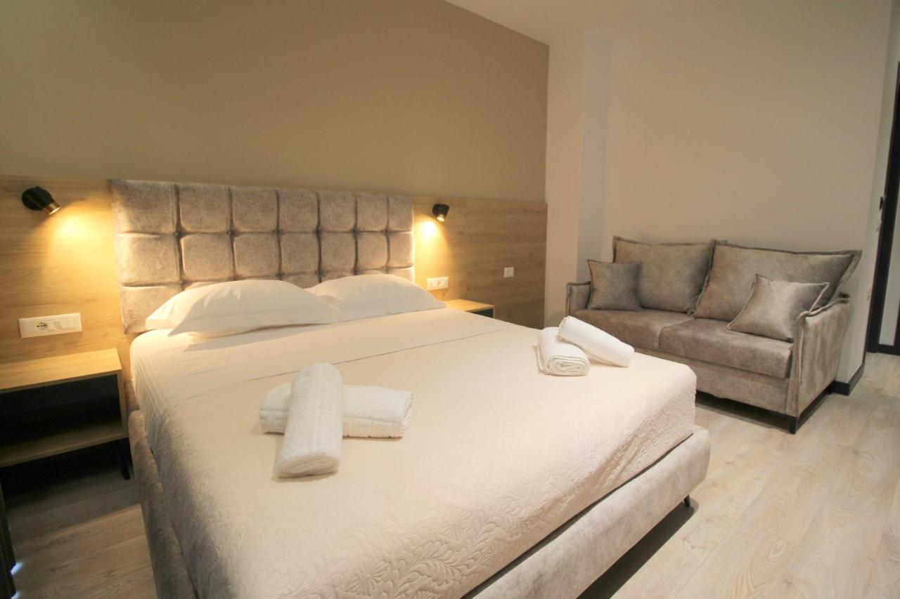 F&J Hotel Sarandë Eksteriør bilde