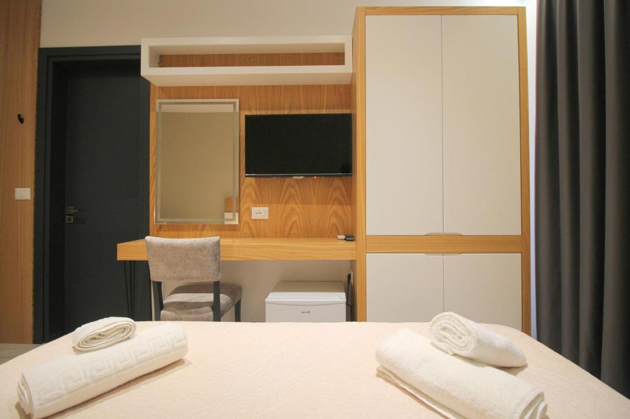 F&J Hotel Sarandë Eksteriør bilde