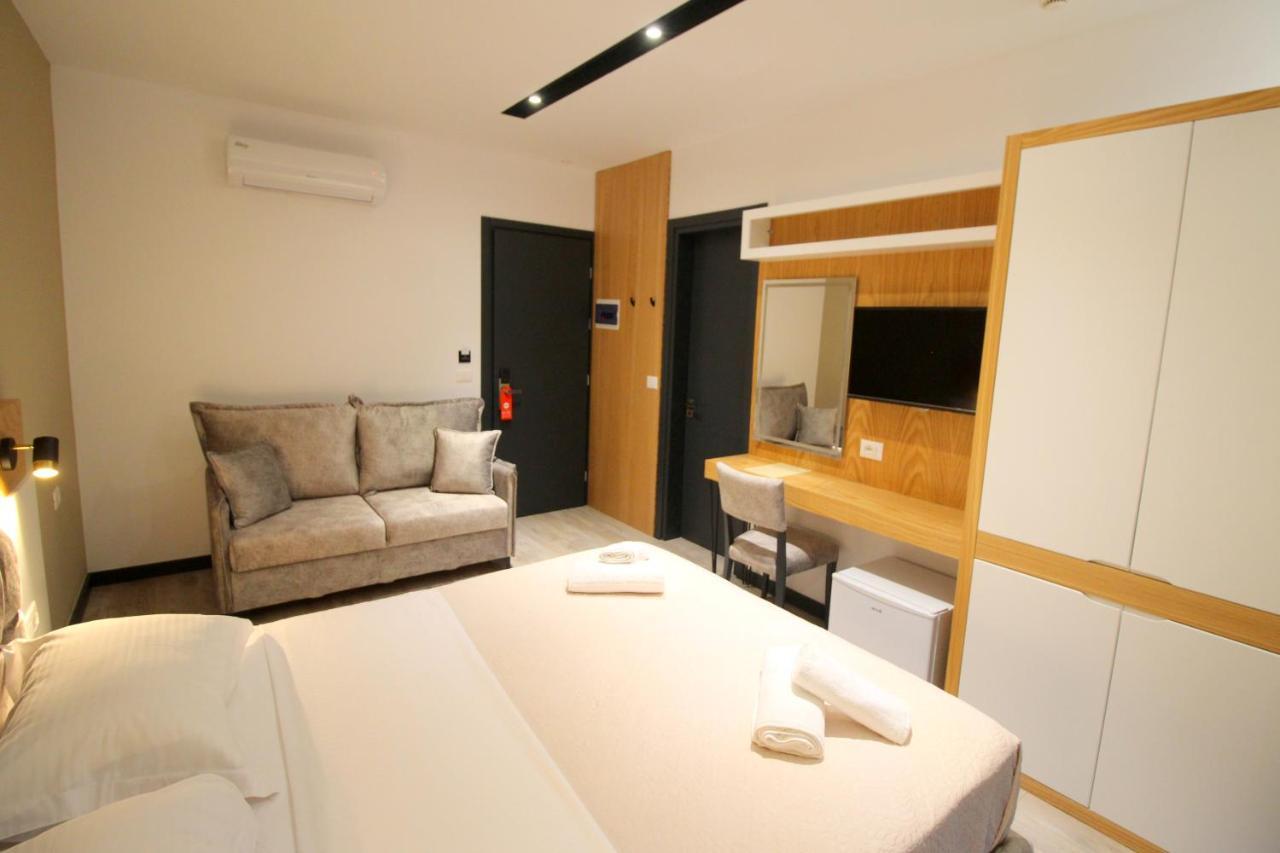 F&J Hotel Sarandë Eksteriør bilde