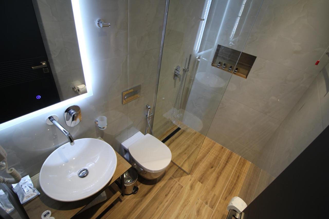 F&J Hotel Sarandë Eksteriør bilde