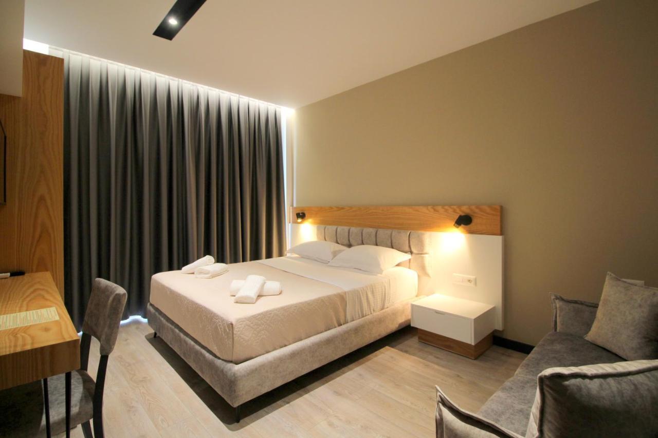 F&J Hotel Sarandë Eksteriør bilde