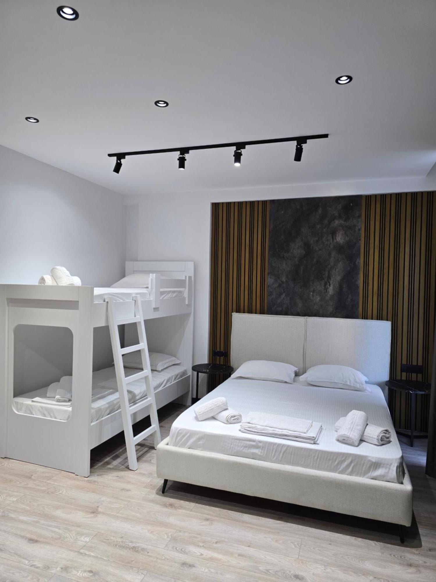 F&J Hotel Sarandë Eksteriør bilde