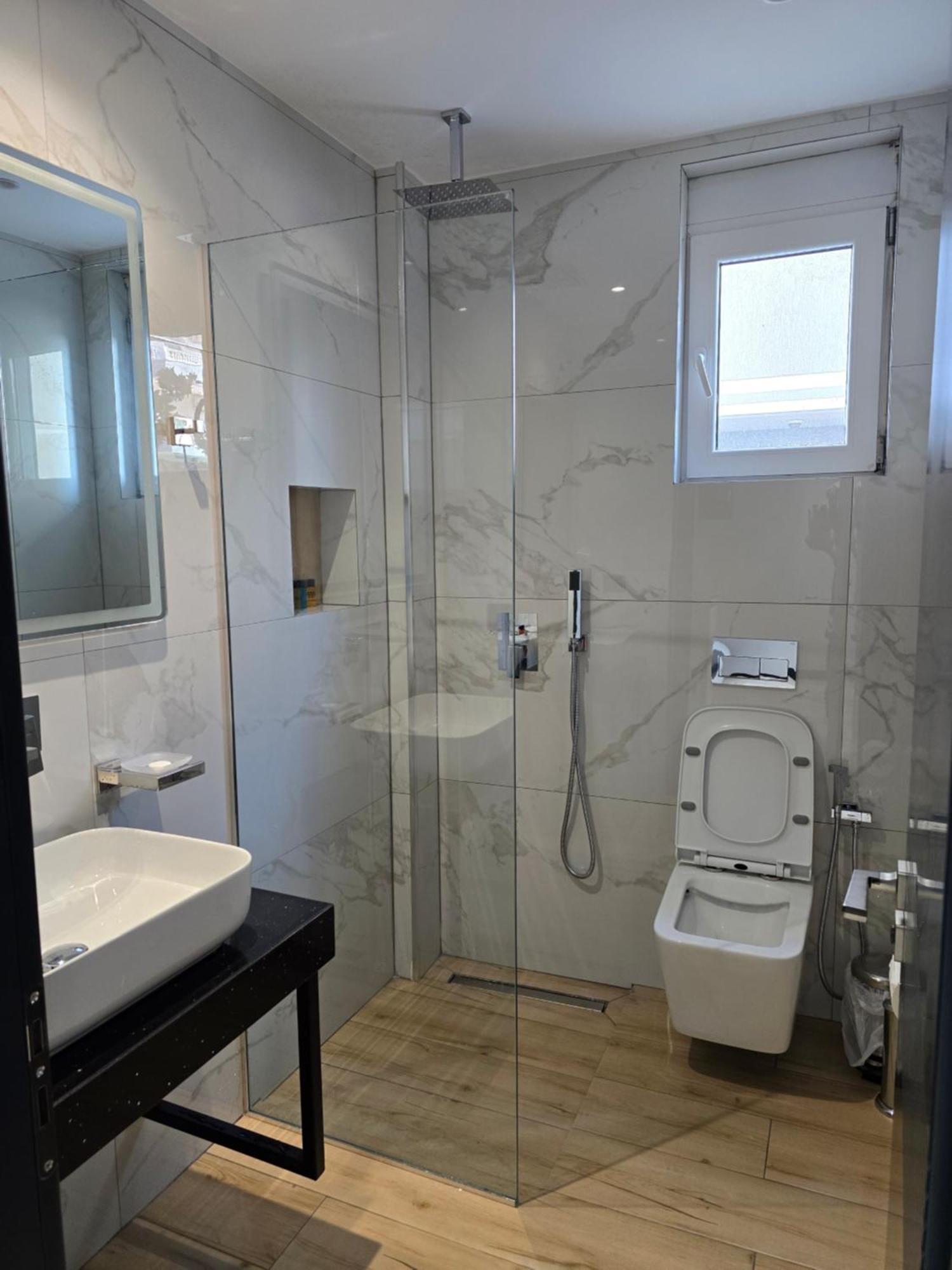 F&J Hotel Sarandë Eksteriør bilde